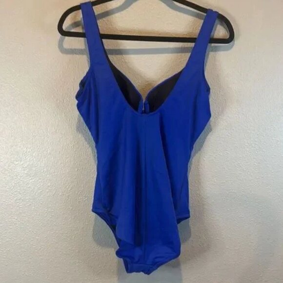 NEW MiracleSuit Gandolf Solid Ruched Stomach Panel One Piece Slimming Swimsuit - Picture 4 of 5